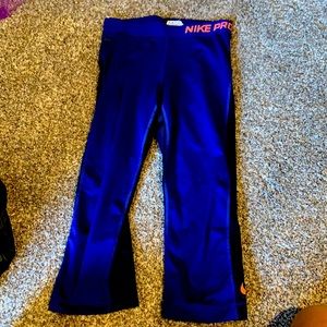 Nike pro Capri workout leggings.